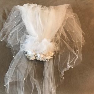 Bridal head piece with comb.